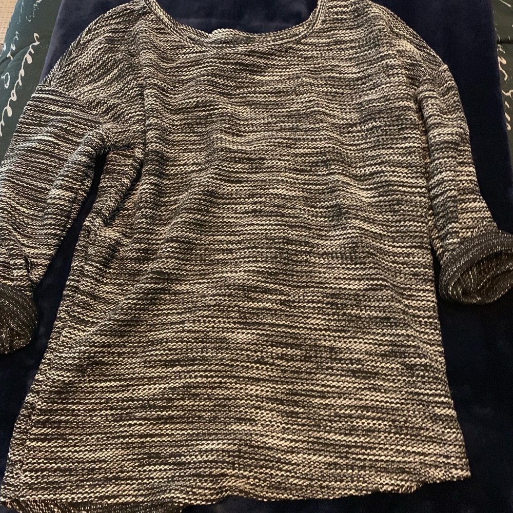 Cute 3/4 sleeve light top / sweater